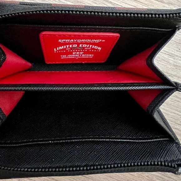 Rare Spray Ground Brown and Red Hideaway Bear Zip Wallet - Picture 3 of 4